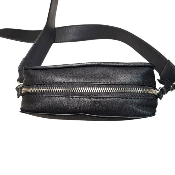 ASOS Design Black Leather Quilted Crossbody Camera Bag - Picture 2 of 8